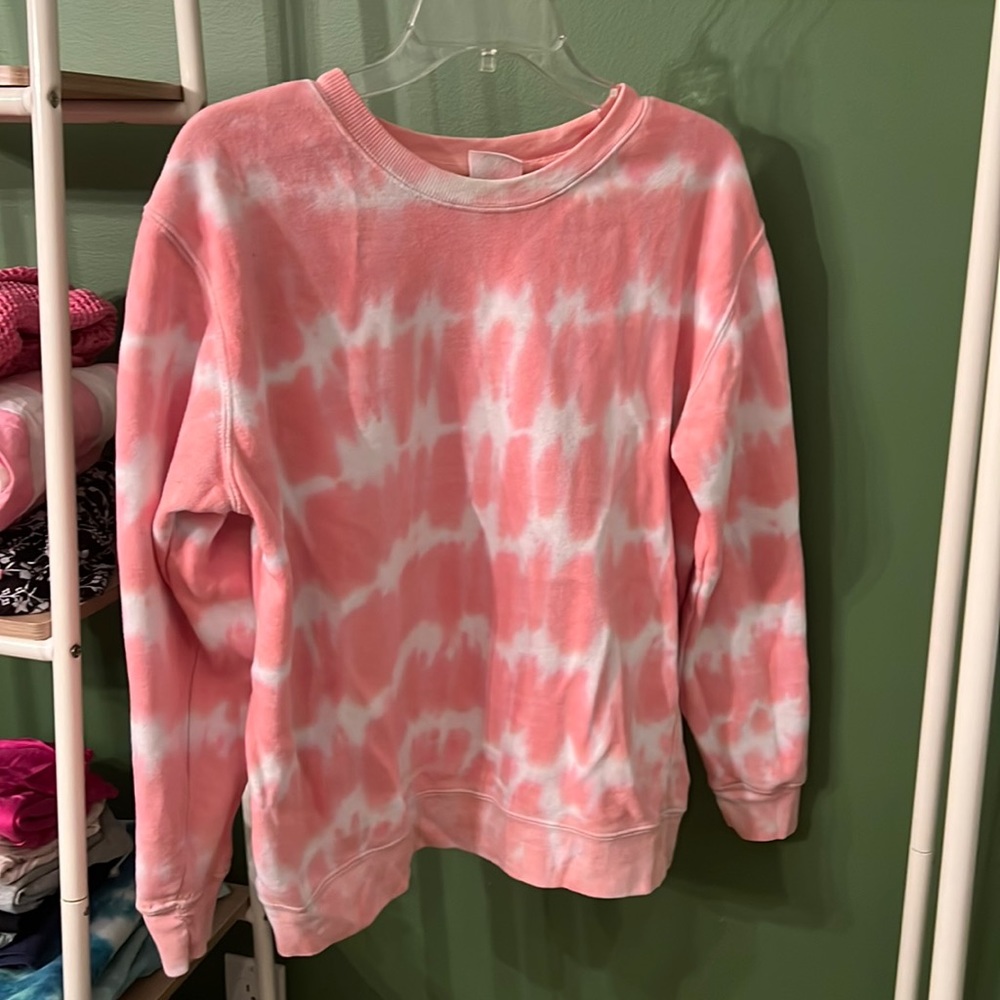 Coral pink and white tie-dye crew neck!